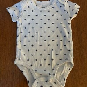 🍓3/$10 Petit Lem White and Black Bodysuit